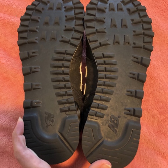 Black and gold New Balance EUC - Picture 6 of 6